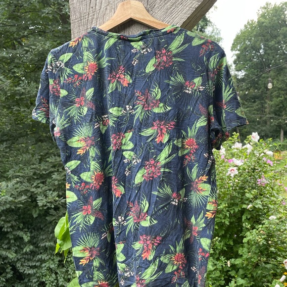 Plant Patterend Tee Shirt - Picture 3 of 4